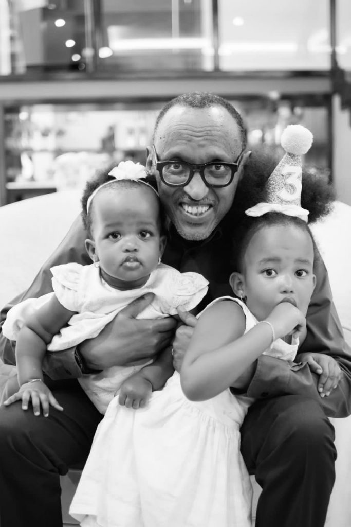 Perezida Kagame n'Abuzukuru be