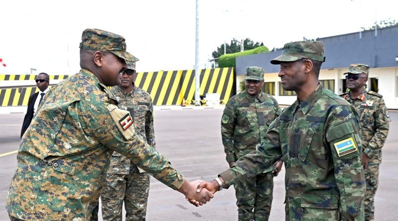 Gen. Muhoozi yasoje uruzinduko yagiriye mu Rwanda